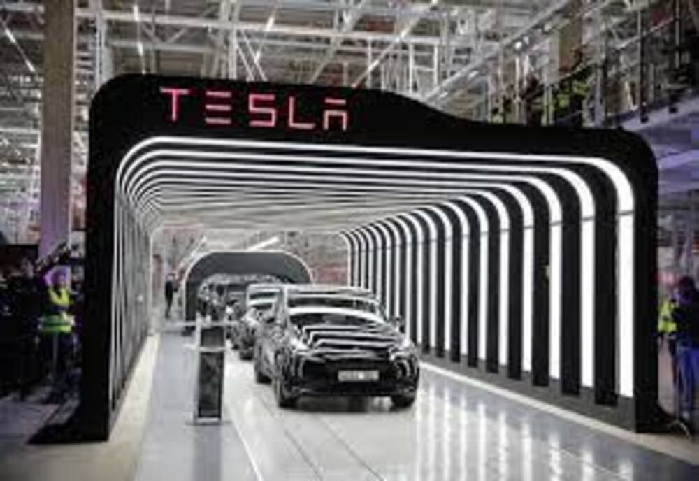 Probleme la Tesla. Mașinile, în pericol să accelereze singure