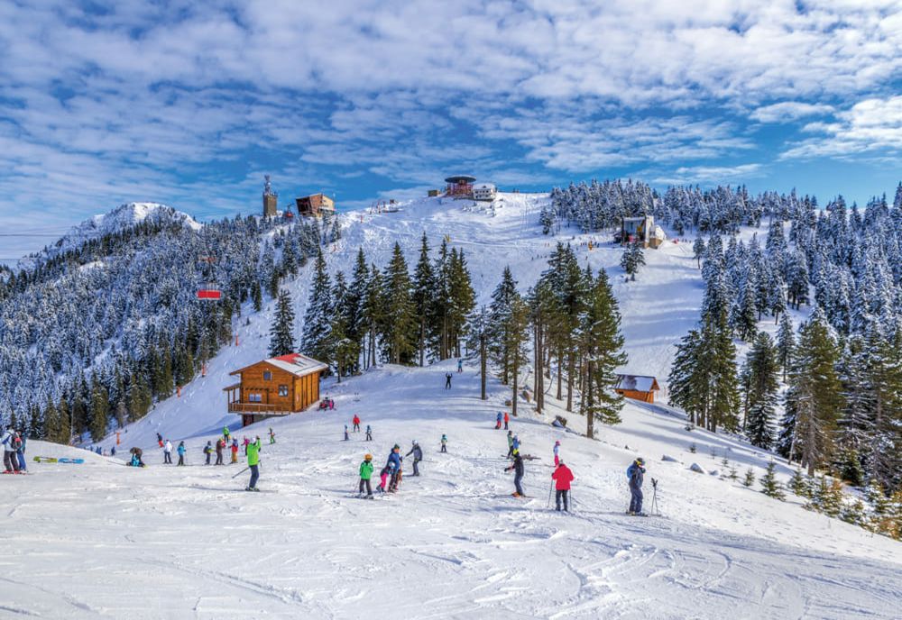 Salvamontiștii ne învață cum să ne ferim, pe pârtie, de schiorii și snowboarderii indisciplinați