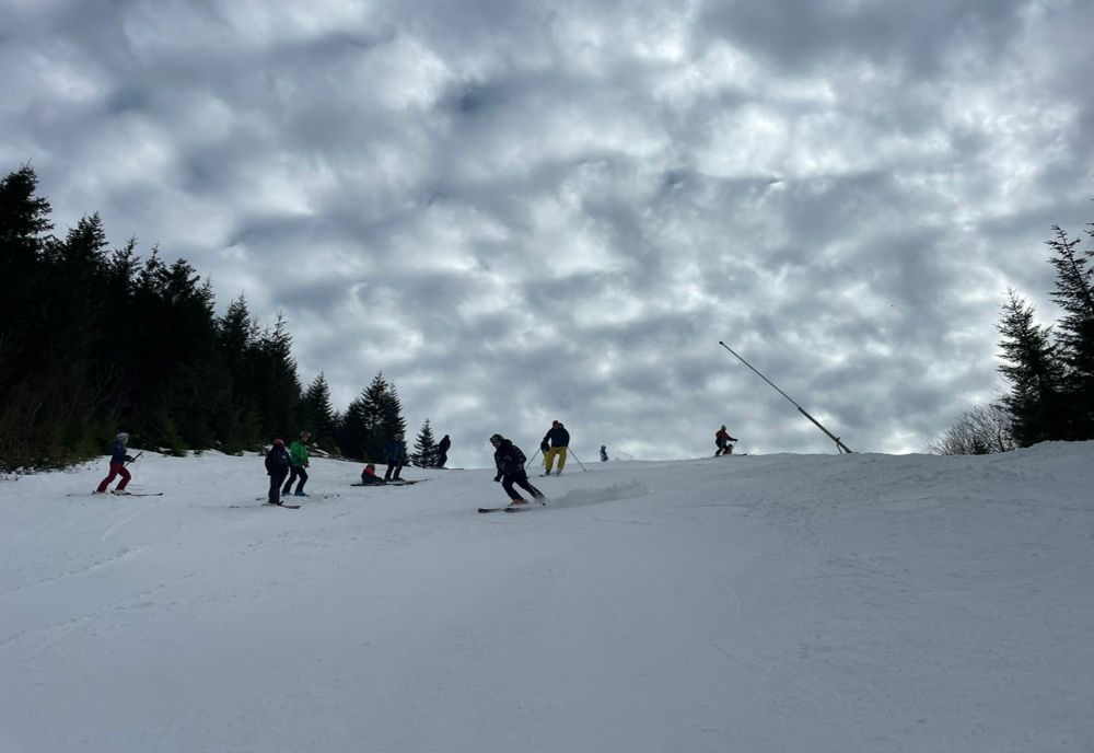 Se schiază în Poiana Brașov! Care este starea pârtiilor