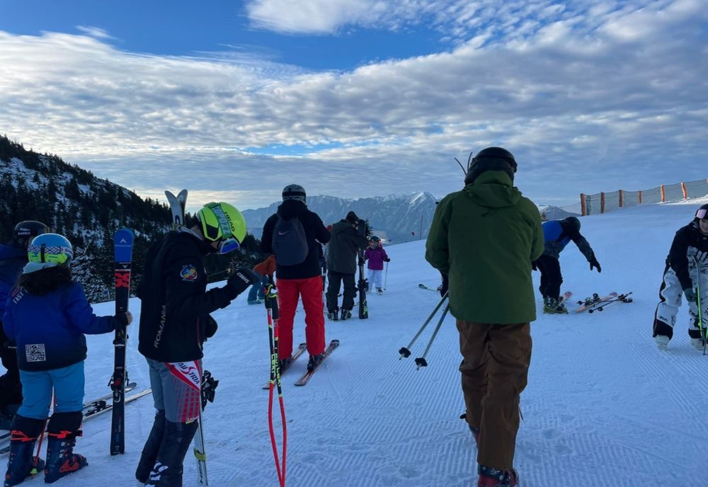 În weekend s-ar putea deschide pârtiile din zona inferioară a Masivului Postăvarul