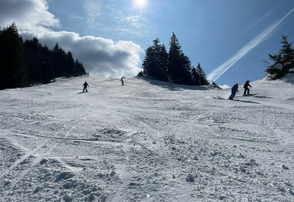 CONDIȚII BUNE DE SCHI ÎN POIANA BRAȘOV