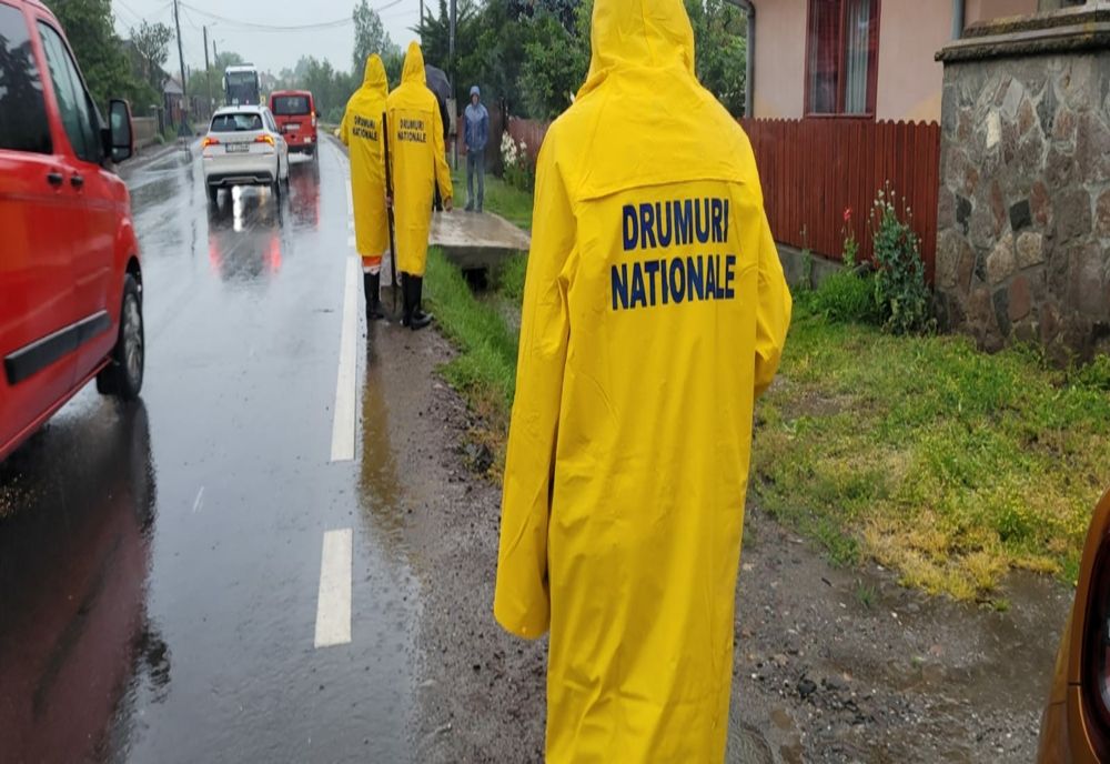 Trafic îngreunat, din cauza ploii, pe DN11