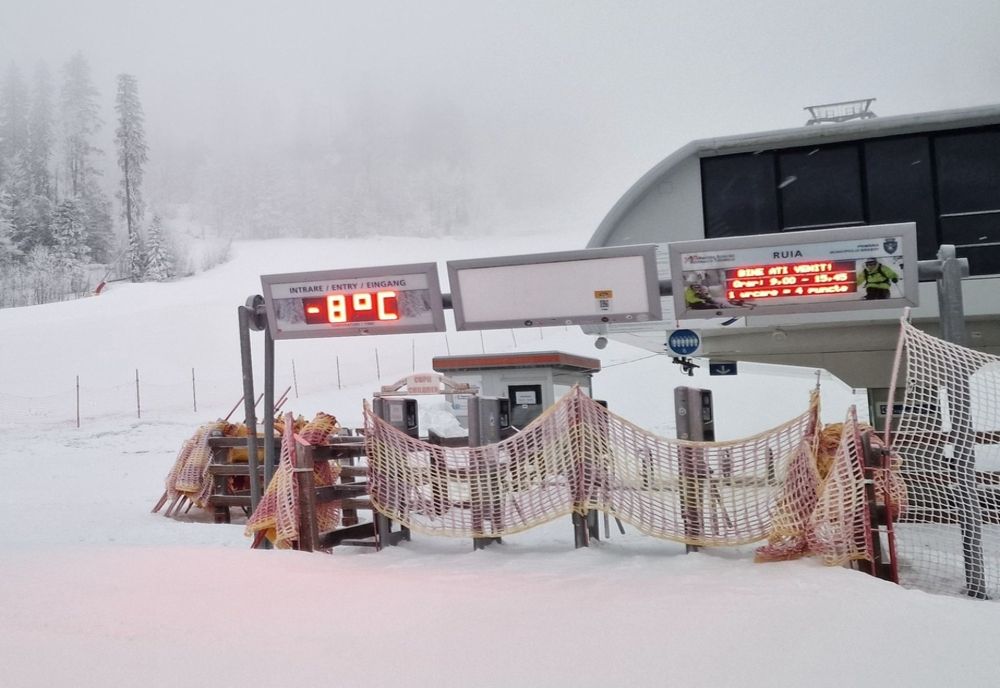 O NOUĂ ZI ÎN CARE SE PRODUCE ZĂPADĂ ARTIFICIALĂ PE PÂRTIILE DIN POIANA BRAȘOV