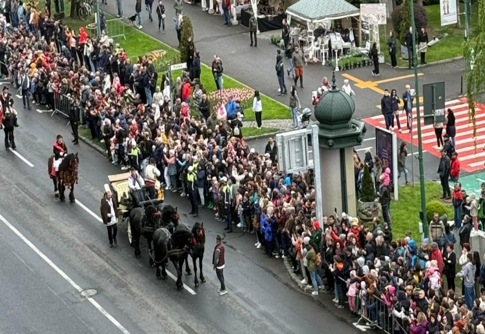 MII DE SPECTATORI, LA PARADA JUNILOR BRAȘOVENI 