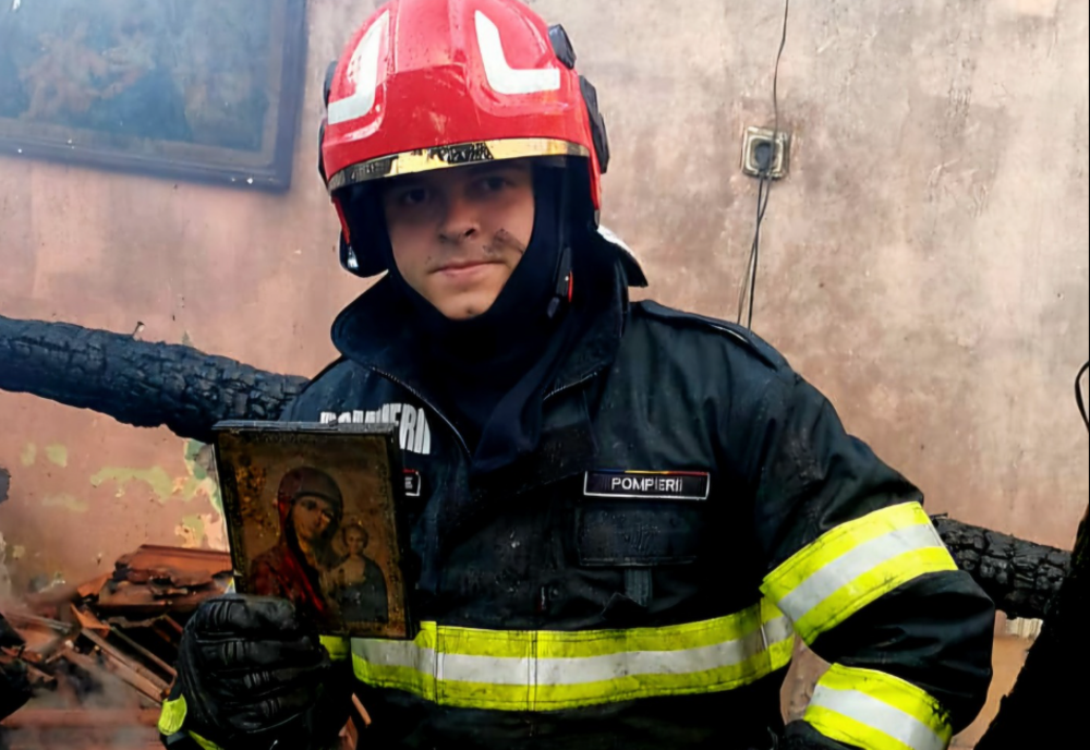 ICOANĂ CU MAICA DOMNULUI, RĂMASĂ INTACTĂ DUPĂ UN INCENDIU ÎN CARE AU ARS TREI CASE