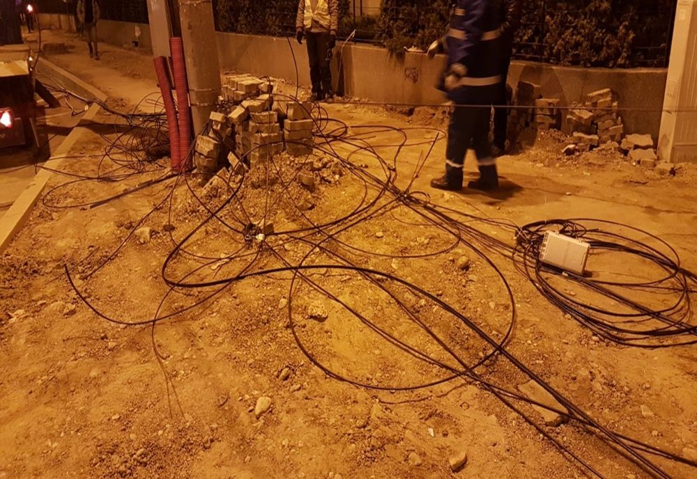 Cinci bărbați arestați în Brașov, după ce au furat cabluri care au perturbat traficul feroviar