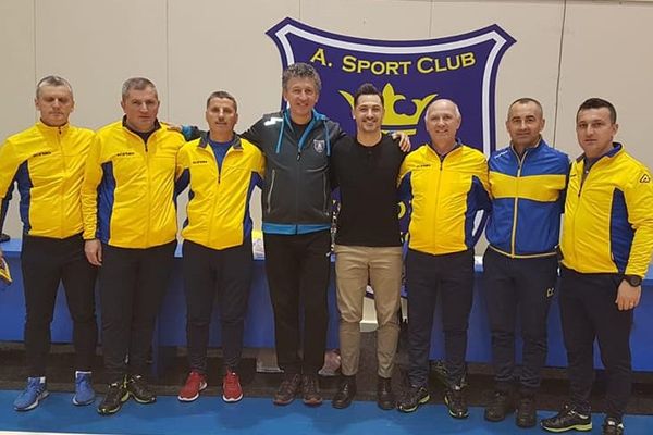 FOTO - Mirel Rădoi, alături de micii fotbaliști de la Corona Brașov