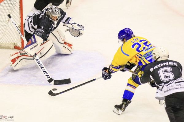 Hochei pe gheață: Corona Wolves s-a distrat cu Sportul Studențesc FOTO