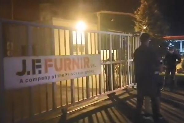 O fabrică din Brașov își oprește producția! Aproape 100 de angajați vor fi disponibilizați!