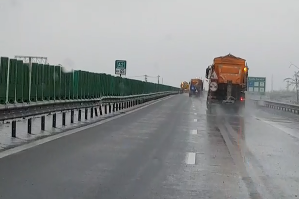 Atenție, șoferi! Cod galben de polei! 