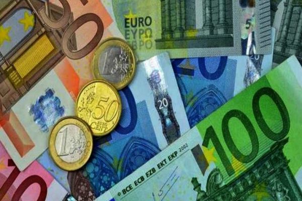 Euro a atins un nou maxim istoric