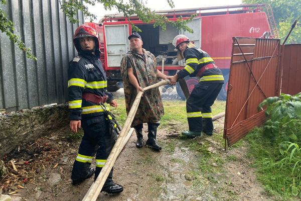 Recomandările pompierilor care ne pot salva viața în timpul inundațiilor!