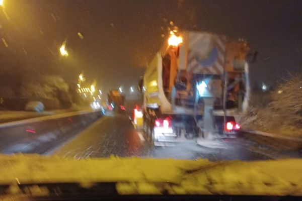 VIDEO Utilajele de deszăpezire intervin pe drumurile naționale din centrul țării