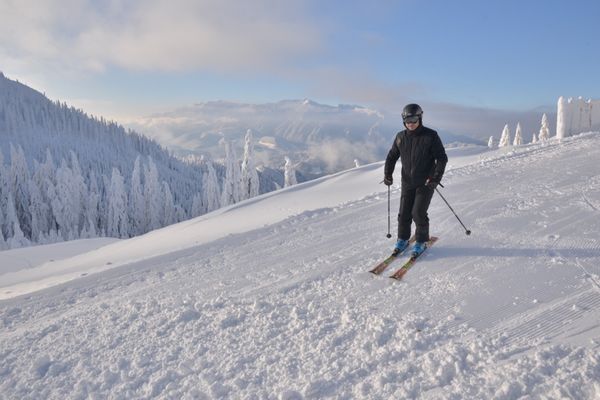 Din ajunul Crăciunului se va schia în Poiana Brașov
