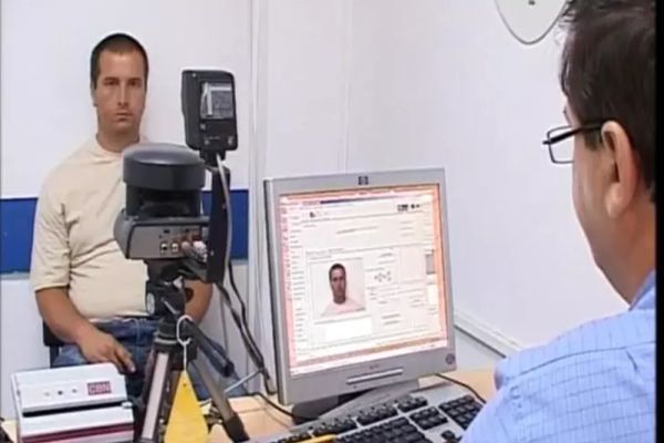 Condiții mai DURE pentru stabilirea domiciliului: Adresele la care "locuiesc" mai multe persoane, în atenția autorităților