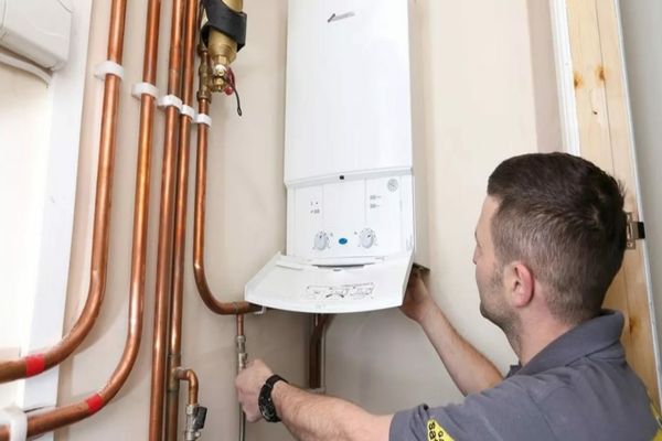 Legea care INTERZICE centrale individuale este aproape gata. Cine scapă de interdicție