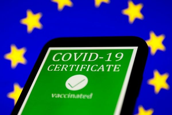Mai este valabil certificatul Covid cu 2 doze la intrarea în țară?