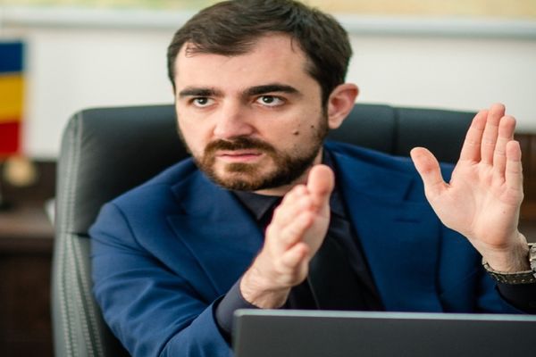 USR propune zero taxe pe salariul minim. Năsui: ”Practic să nu mai gonim românii din România aşa cum o facem acum”