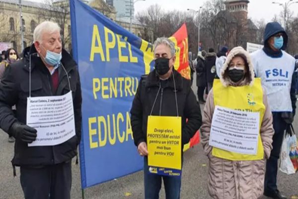 Guvernul le plătește dascălilor restanțe salariale din ultimii ani. Pentru început - 5%