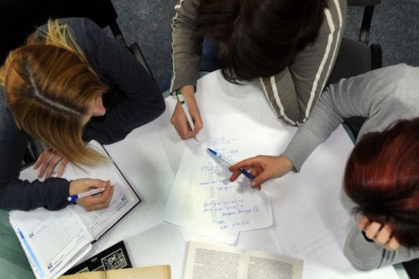 Vizați de ANAF! Profesorii care dau meditații, obligați să declare veniturile și să aibă casă de marcat