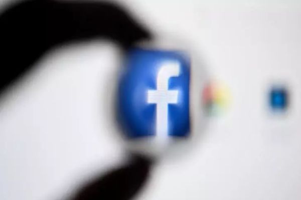 Schimbare importantă la Facebook - Ce funcție dispare pentru toți utilizatorii chiar de săptămâna asta