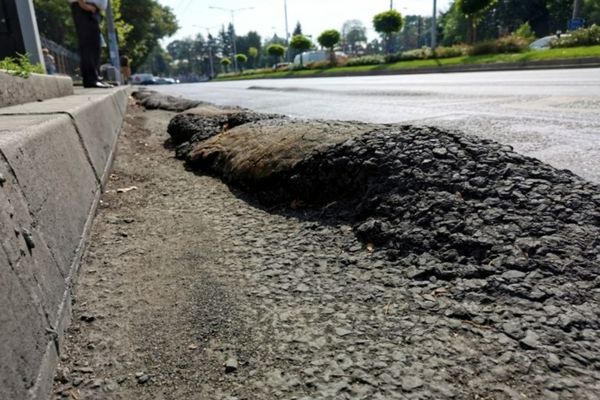 Avertizare Infotrafic: Circulați prudent în condițiile unor temperaturi extreme