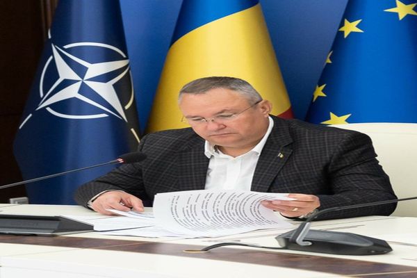 Ciuca: "Debitul Dunării, scăzut cu 50%, e necesară dragarea"