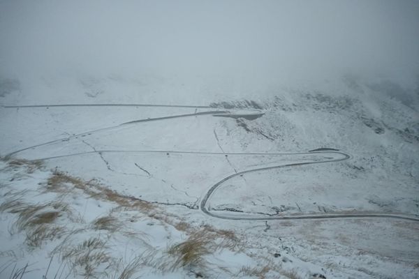 Strat de zăpadă pe Transfăgărăşan (FOTO+VIDEO)