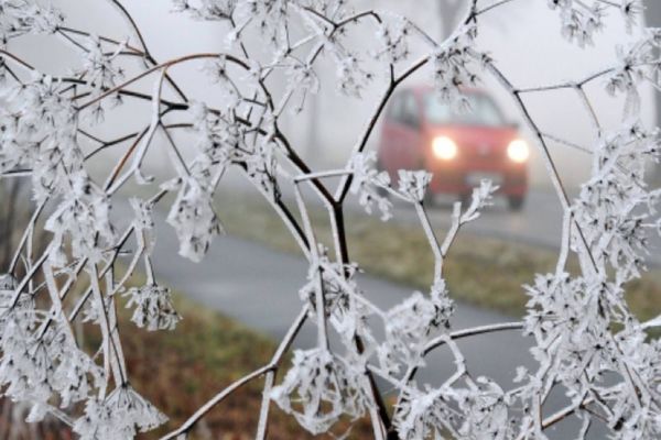 Prognoza meteo: lapoviță și vânt puternic, temperaturi la limita înghețului