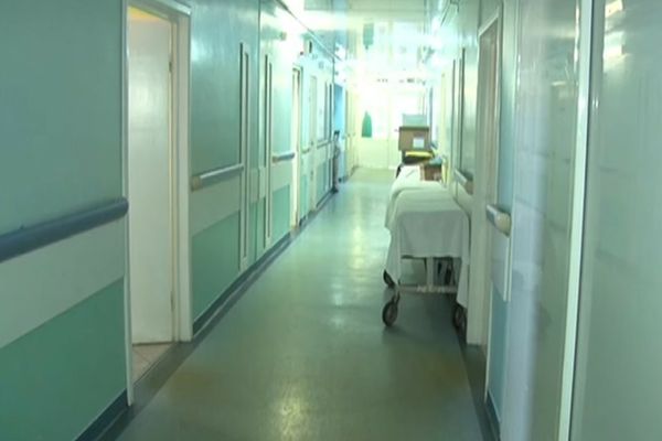 Alertă națională - Tot mai multe persoane ajung la spital - Un bărbat a mâncat carne la garniță și a ajuns la urgență