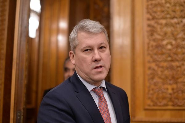 USR PUNE TUNURILE PE MINISTRUL DE INTERNE: OAMENII AU FOST HĂRȚUIȚI DE POLIȚIA LUI PREDOIU PENTRU CĂ AU ZIS CU CINE VOTEAZĂ