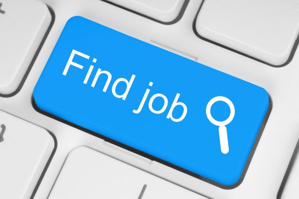 ABSOLVENȚII DIN 2025 SE POT ÎNREGISTRA LA AMOFM BUCUREȘTI PENTRU SPRIJIN ÎN GĂSIREA UNUI LOC DE MUNCĂ