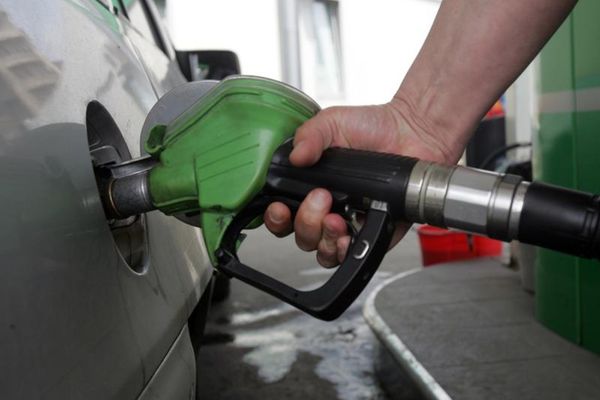 S-au scumpit carburanții după ce prețurile scăzuseră sub 6.4 lei/l