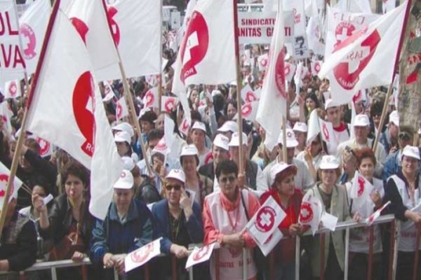 Guvernul, amenințat de NOI PROTESTE! Un domeniu VITAL pentru societate, la un pas de grevă generală - Risc uriaș