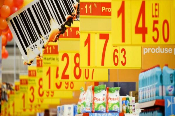 Românii nu vor simți creșterile salariale din cauza scumpirilor. Noile prețuri de la raft vor face ravagii în portofele
