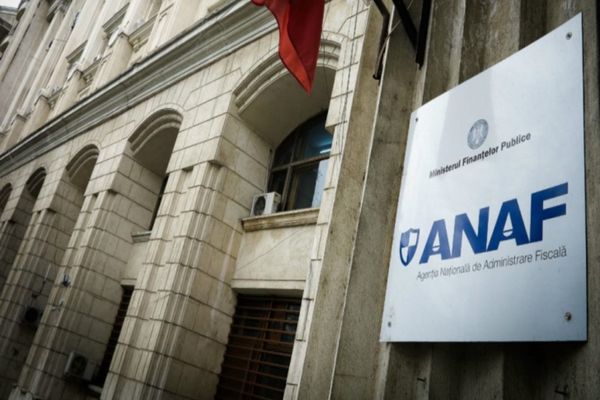 PROTESTE SPONTANE ÎN MAI MULTE JUDEȚE. ANGAJAȚII ANAF, REVOLTAȚI DE INTENȚIA GUVERNULUI BOLOJAN DE A REDUCE SPORURILE 