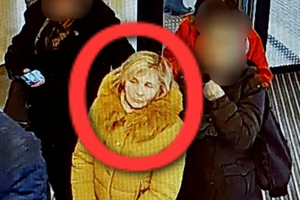 Polițiștii caută o femeie care a furat, din bancomat, pensia unei bătrâne de 76 de ani! A plecat cu 4.000 de lei, iar oamenii legii ne cer ajutorul pentru identificarea suspectei