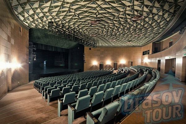 Continuă scandalul la Teatrul Sică Alexandrescu. Două angajate care au avut curajul să se revolte au fost îndepărtate