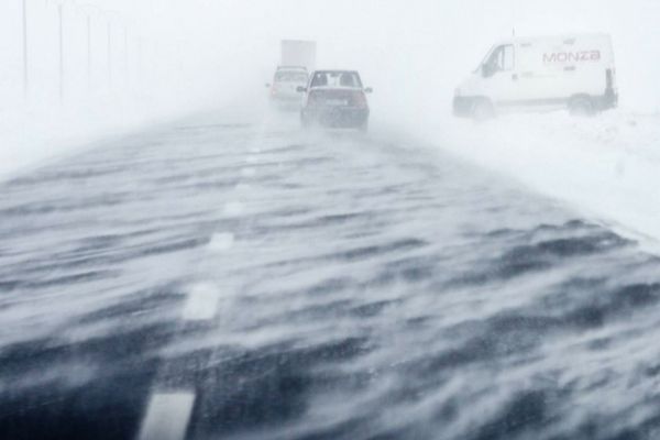 Drumuri închise din cauza viscolului