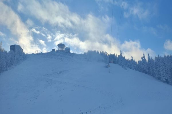 Se produce zăpadă artificială în Poiana Brașov. Care este starea pârtiilor