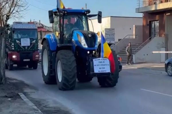 Proteste ale fermierilor şi transportatorilor. Şeful Poliţiei Române acuză că se incintă la violenţă pe grupurile de socializare