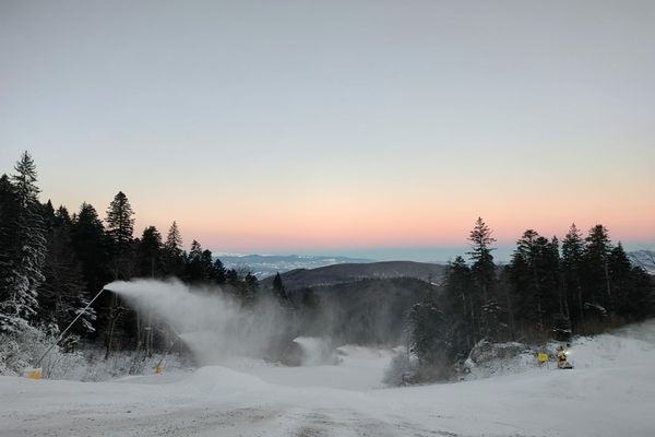 Ger și ceață, în Poiana Brașov! Atenție, schiori: se produce zăpadă artificială pe mai multe pârtii