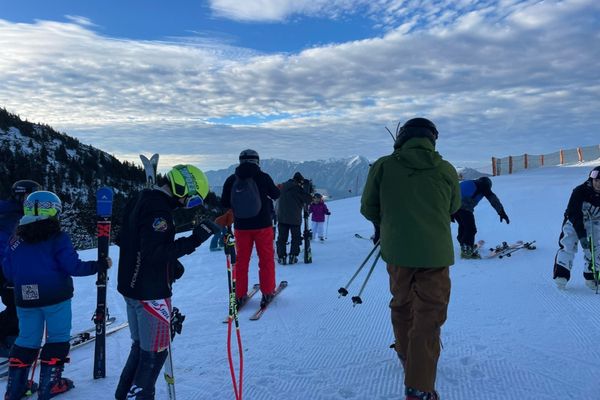 În weekend s-ar putea deschide pârtiile din zona inferioară a Masivului Postăvarul