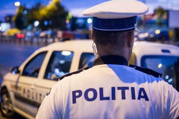 Un pompier si-a pus girofar pe masina și a refuzat să oprească la semnalele polițiștilor 