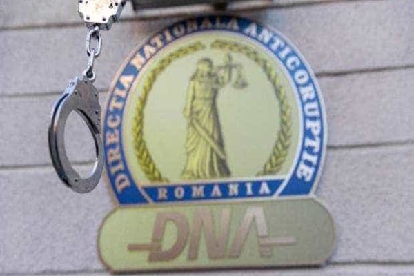 Trei rețineri în urma pechezițiilor de vineri de la Primăria Sectorului 5