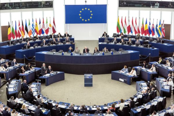 Parlamentul European interzice AI-ul pe dispozitivele de lucru ale eurodeputaților