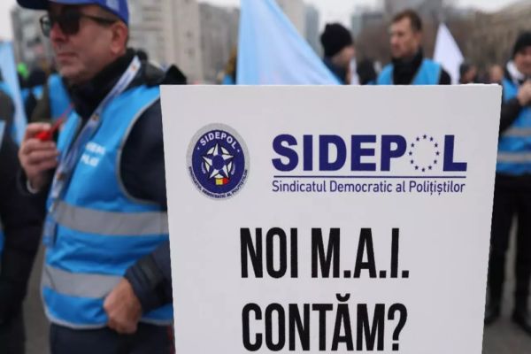 ORDONANŢA TRENULEŢ SCOATE OAMENII ÎN STRADĂ