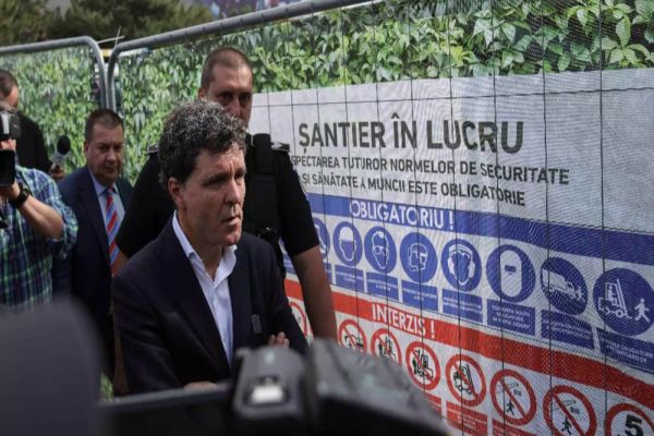 DANIEL BĂLUȚĂ ÎL ACUZĂ PE NICUȚOR DAN CĂ BLOCHEAZĂ LUCRĂRILE DE LA PASAJUL UNIRII