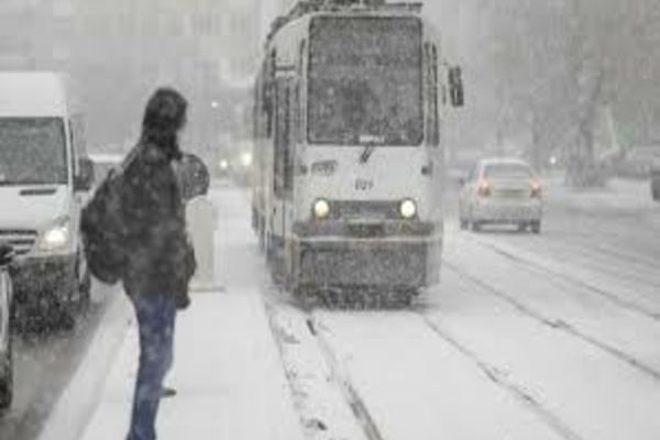 Iarna revine în forță: ninsori și ger până joi