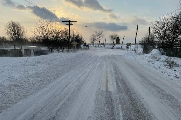 Ceață deasă și ninsori în Ajunul Crăciunului. Trafic îngreunat pe multe șosele din România